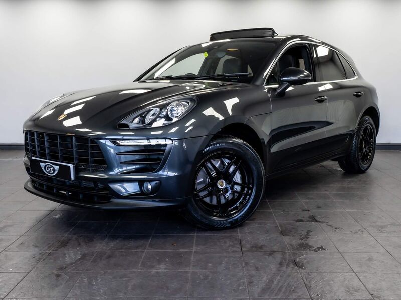 PORSCHE MACAN