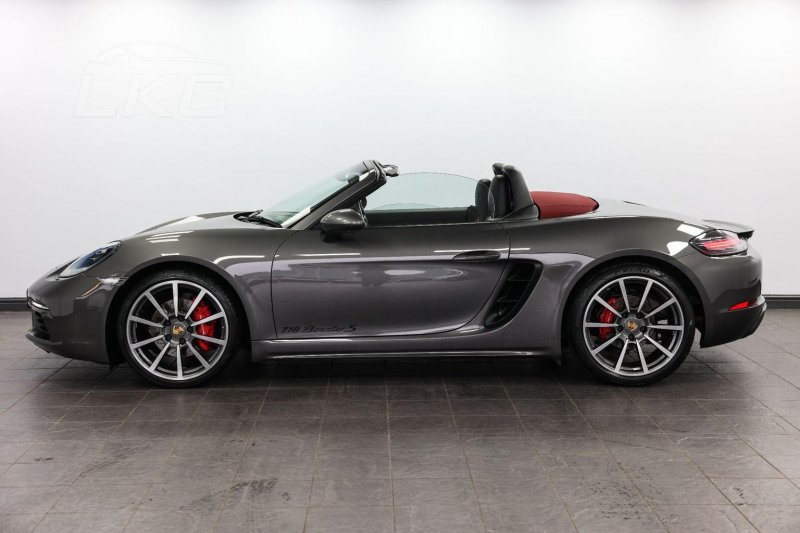 PORSCHE 718