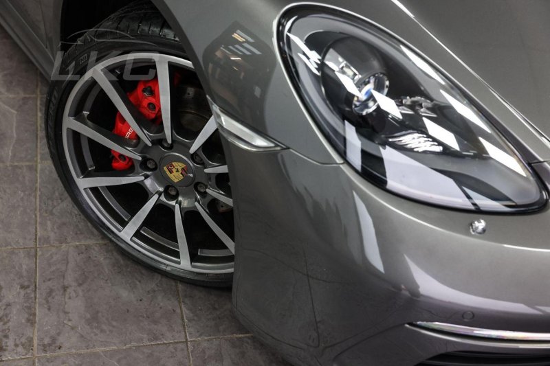 PORSCHE 718