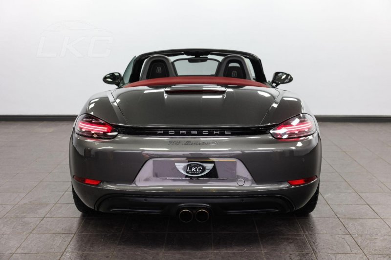 PORSCHE 718