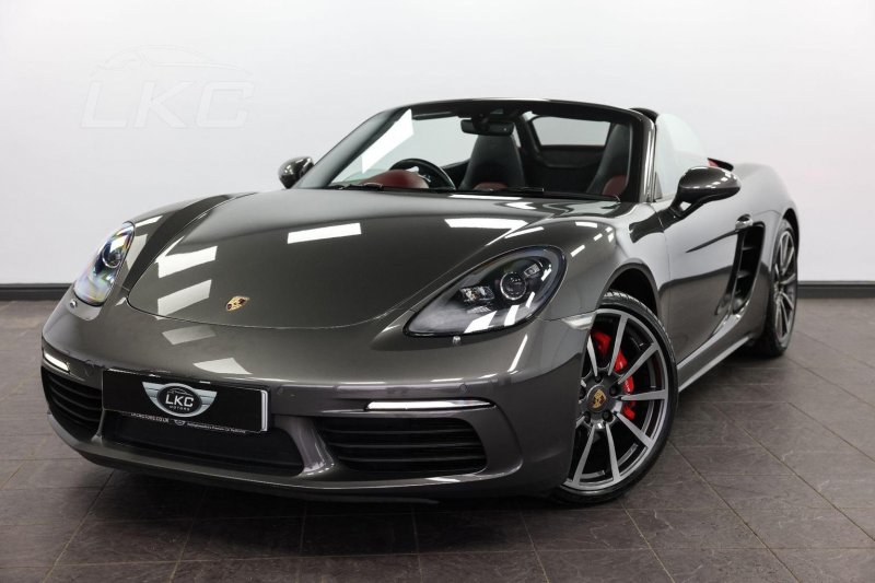 PORSCHE 718