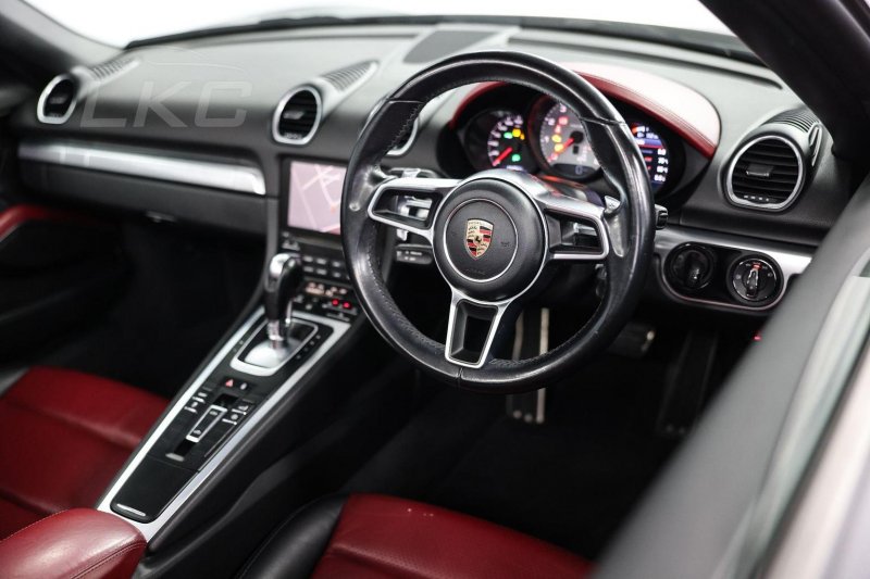 PORSCHE 718