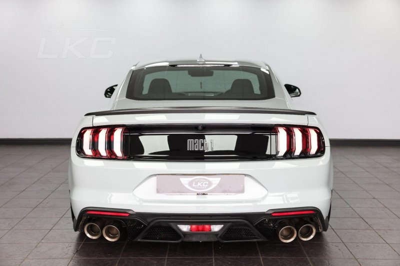 FORD MUSTANG