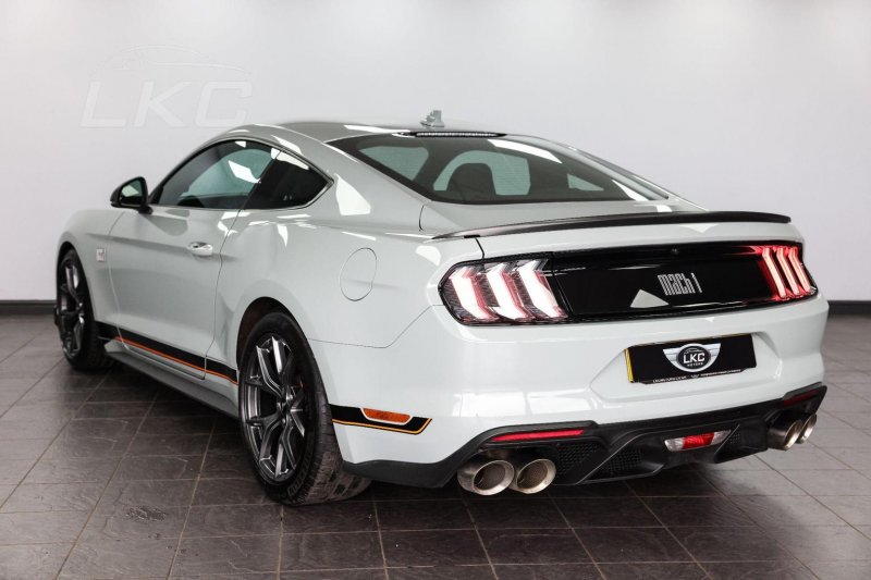 FORD MUSTANG