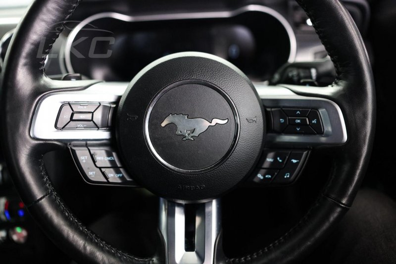 FORD MUSTANG