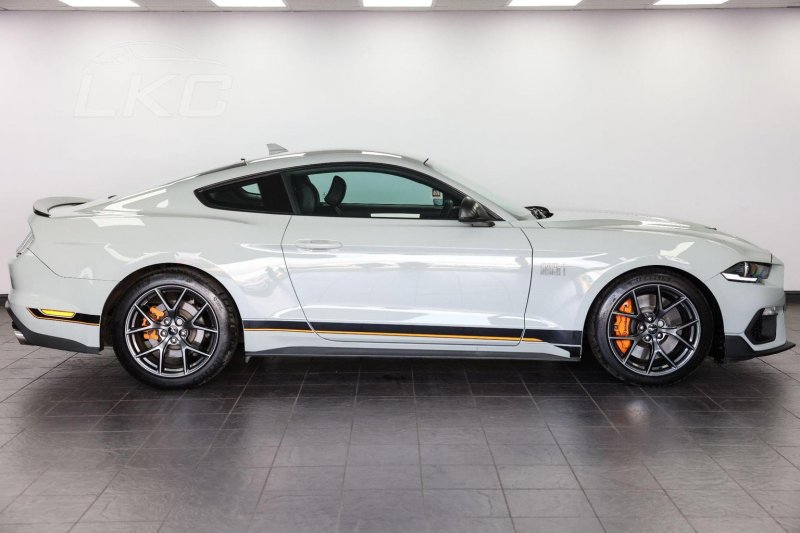 FORD MUSTANG