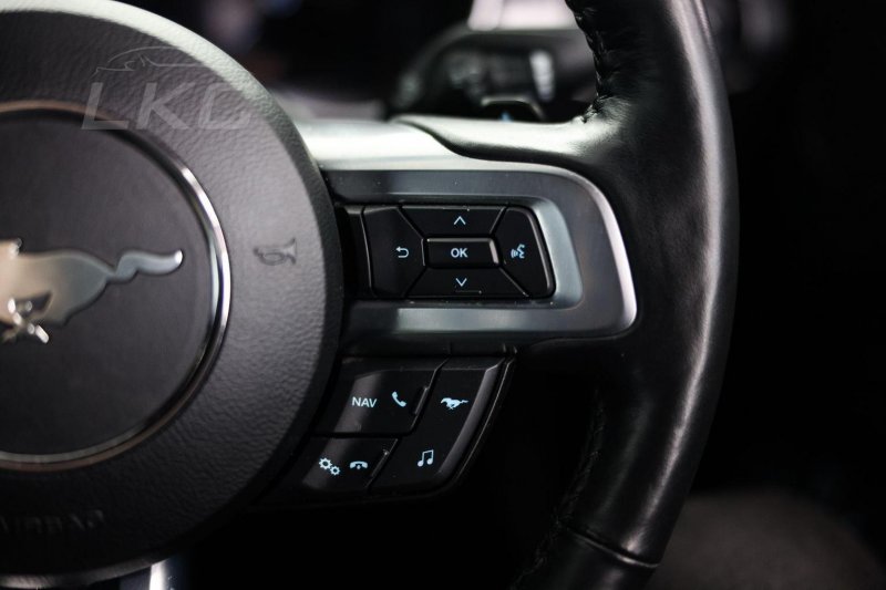 FORD MUSTANG
