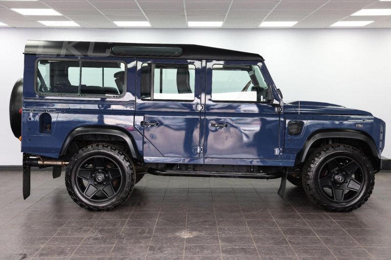LAND ROVER DEFENDER 110