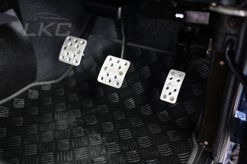 LAND ROVER DEFENDER 110