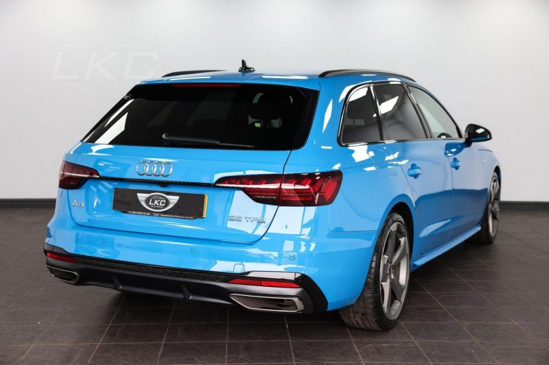 AUDI A4 AVANT