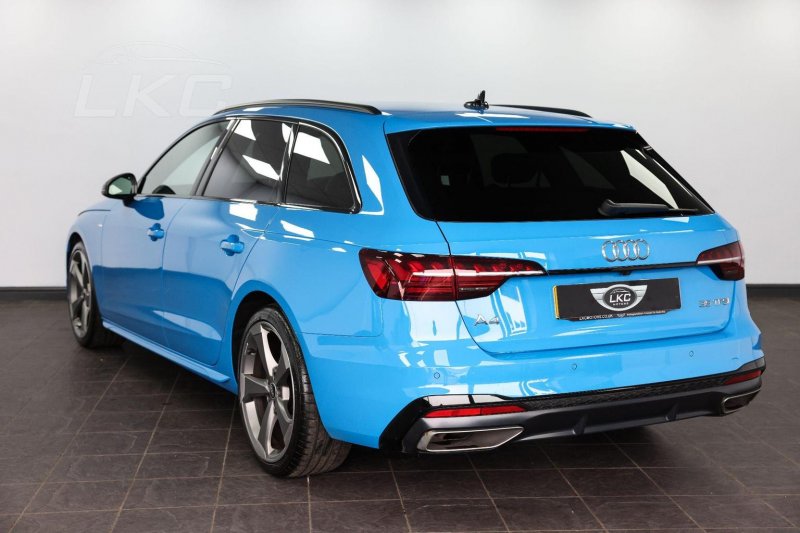 AUDI A4 AVANT