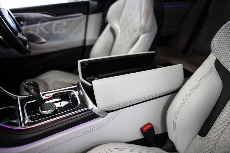 BMW M8 GRAN COUPE