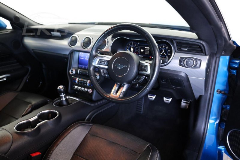 FORD MUSTANG