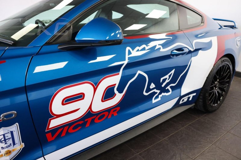 FORD MUSTANG