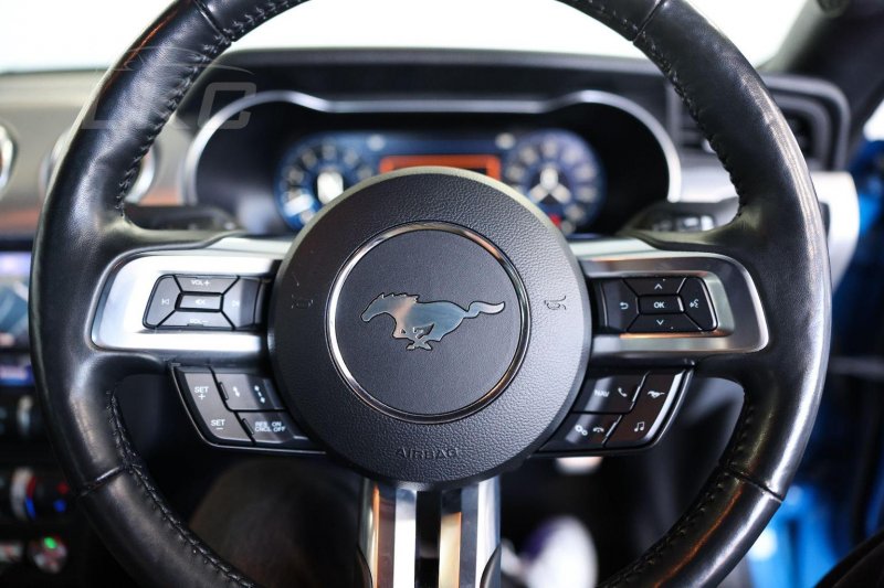 FORD MUSTANG