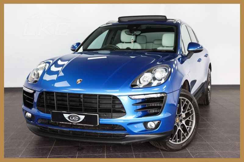 PORSCHE MACAN