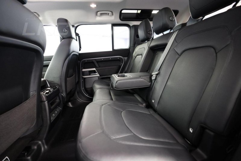 LAND ROVER DEFENDER 110