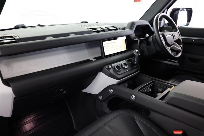 LAND ROVER DEFENDER 110