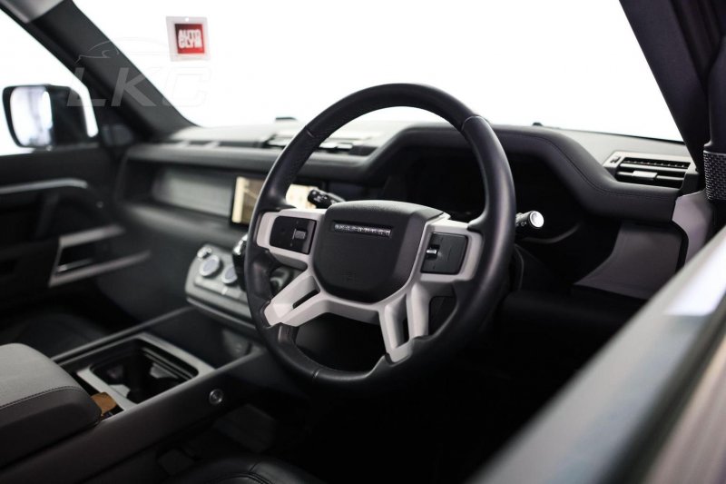 LAND ROVER DEFENDER 110