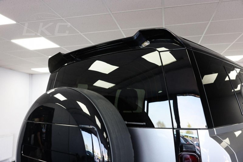 LAND ROVER DEFENDER 110