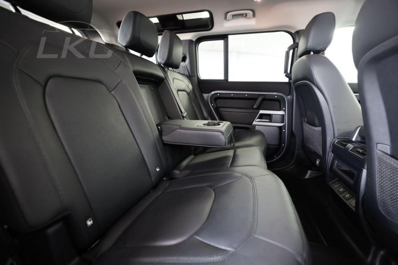 LAND ROVER DEFENDER 110
