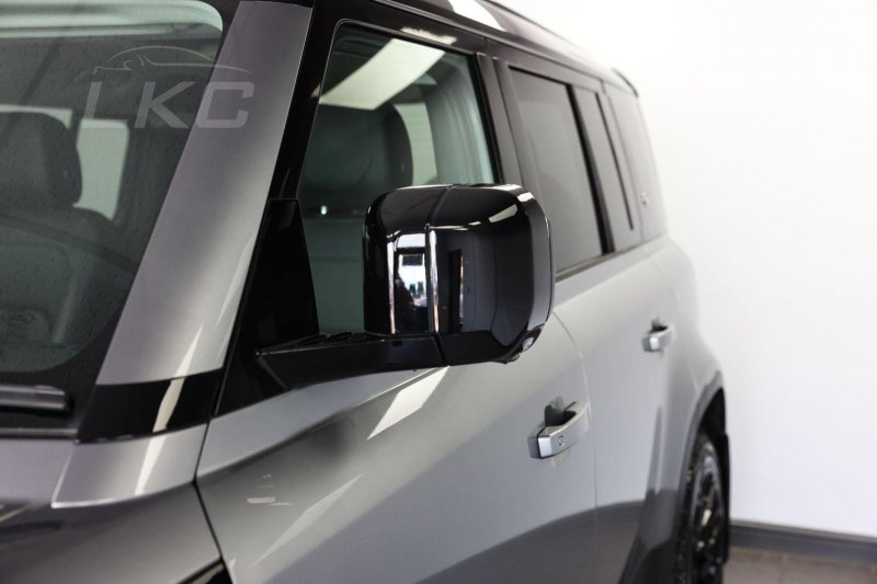 LAND ROVER DEFENDER 110