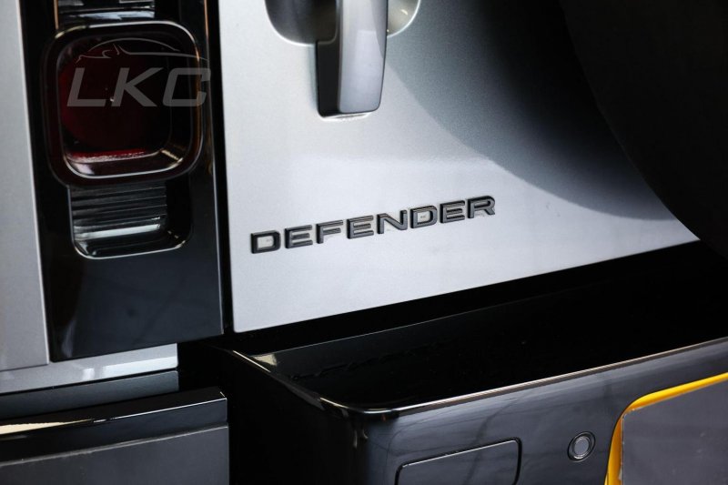 LAND ROVER DEFENDER 110