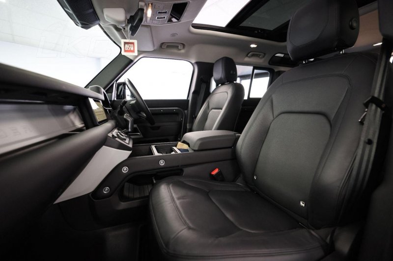 LAND ROVER DEFENDER 110