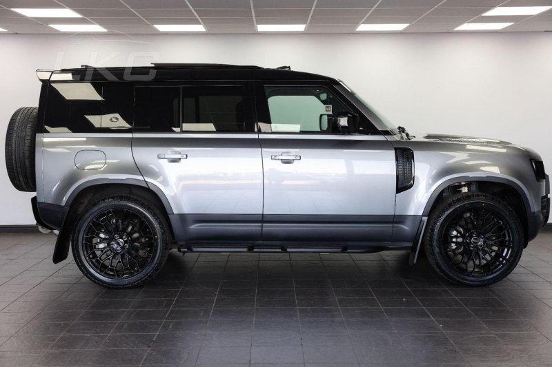 LAND ROVER DEFENDER 110