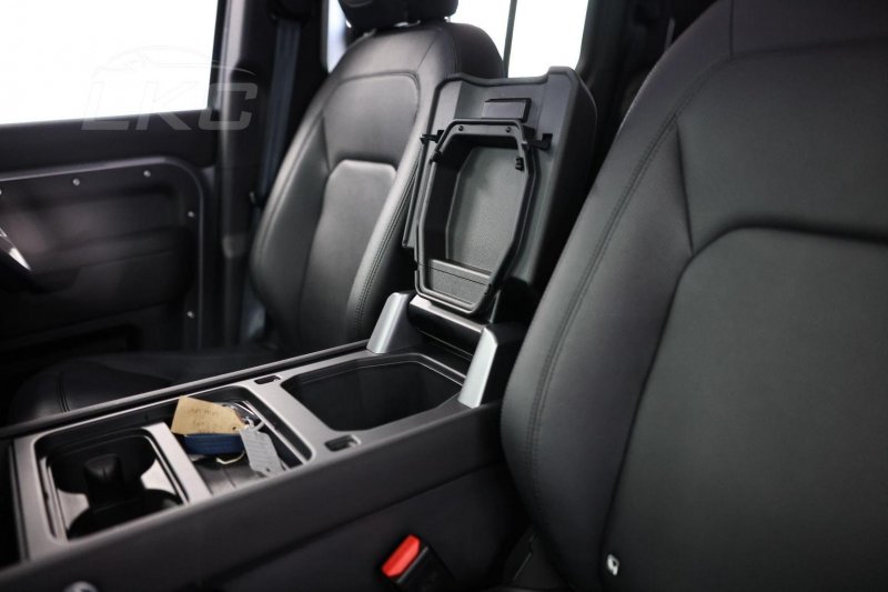 LAND ROVER DEFENDER 110