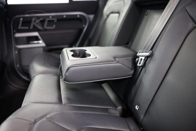 LAND ROVER DEFENDER 110
