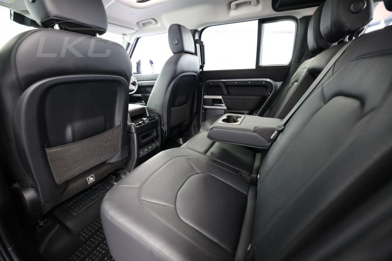 LAND ROVER DEFENDER 110