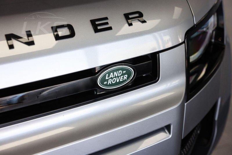 LAND ROVER DEFENDER 110